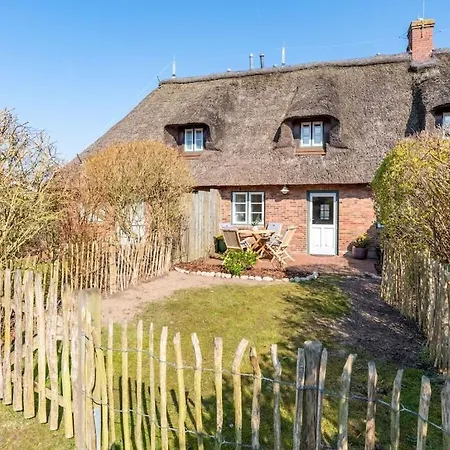 Island Under A Thatched Roof * Sudstrand